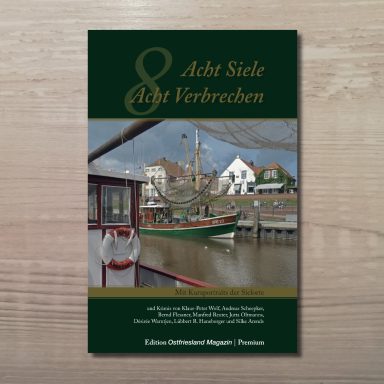 Buchcover mit dem Titel '8 Siele, 8 Verbrechen' über einem Foto eines Hafenbeckens mit einem grünen Fischkutter und Häusern im Hintergrund.